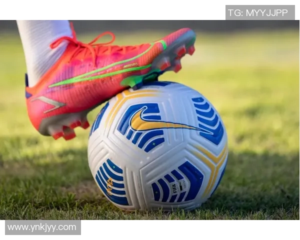 探索足球AG鞋的选择与搭配技巧提升场上表现的秘密 探索足球AG鞋的选择与搭配技巧提升场上表现的秘密